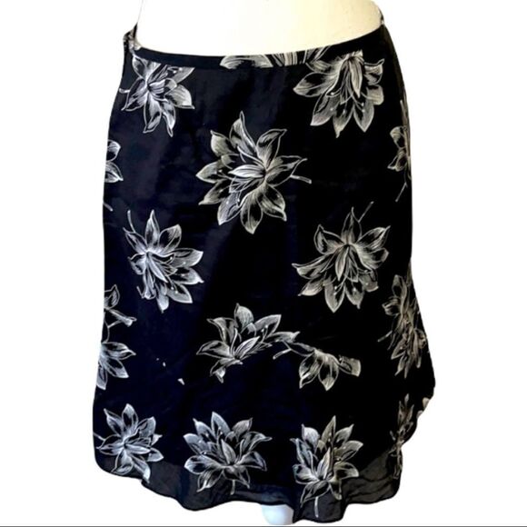Ann Taylor Petites Black White Floral Skirt Sz 6P - Picture 1 of 7